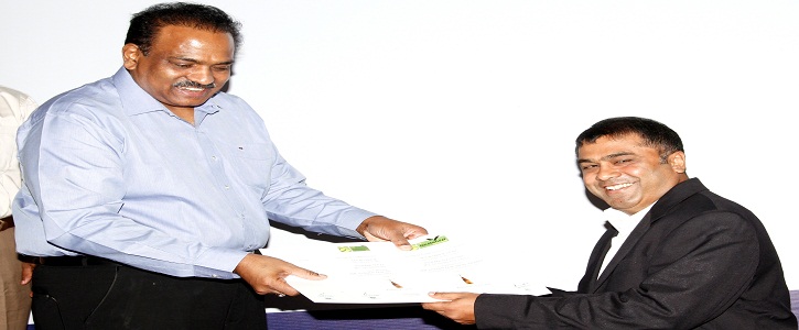 Mr.Saravana Kumaran, Sr.Vice President - Woodbriar, receiving the 'TGLIA - STC' Golden Tea Leaf Award for the best CTC - Leaf, Fannings & Dust awarded to Injipara Tea Factory from Mr. M.G.V.K. Bhanu, Chairman, Tea Board, at the launching of UCEL E-auction in Coonoor 